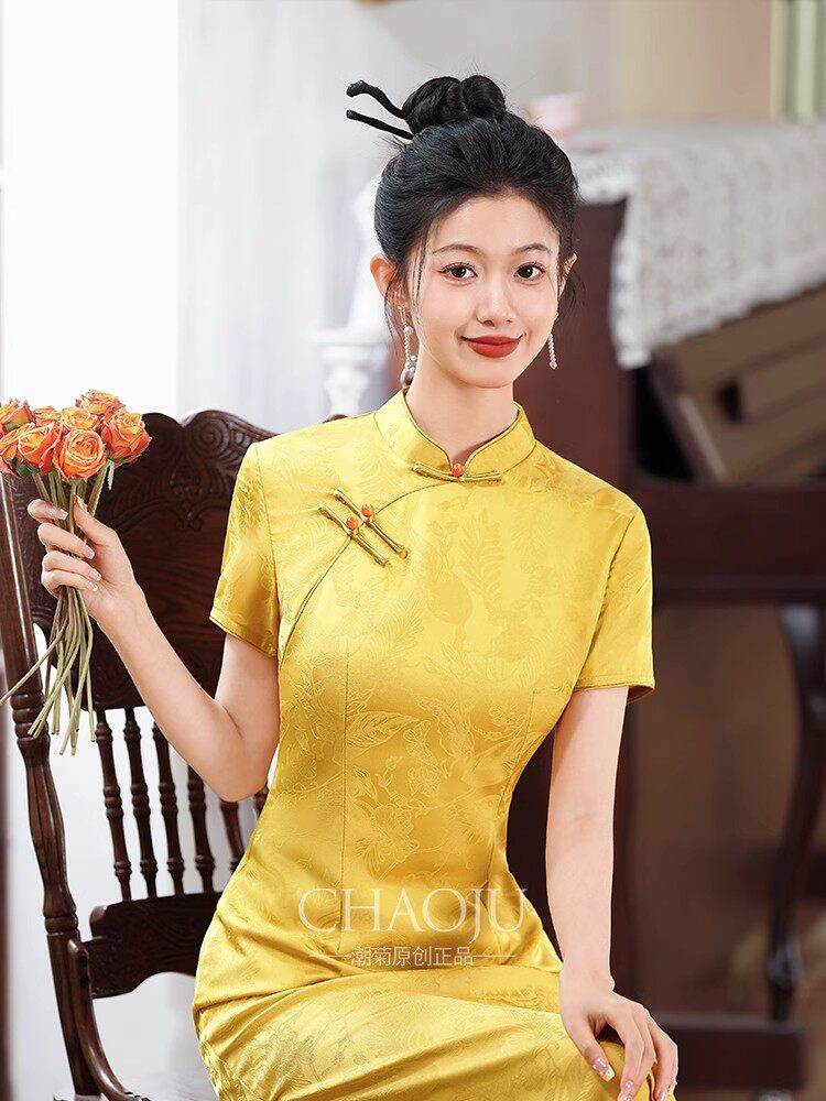 치파오 2024 새로운 겨울 고급 신부 약혼 노란색 여성 새로운 중국 스타일의 아름다운 개선 된 어린 소녀