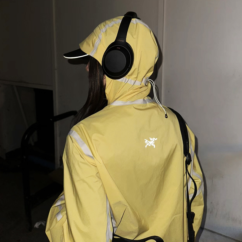 始祖鸟限量款SystemA透气防风衣