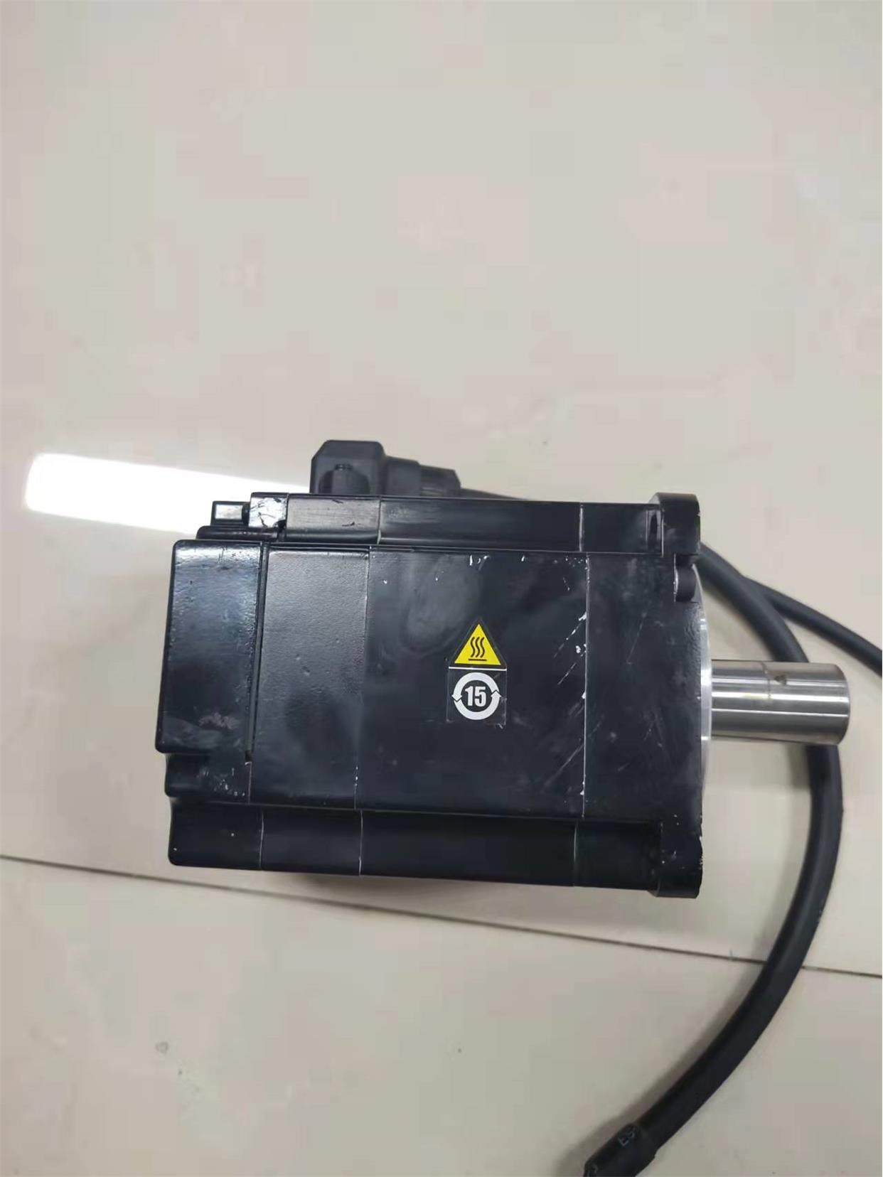 二手安7川系750w电机sm7j6-0gobt8a7cs