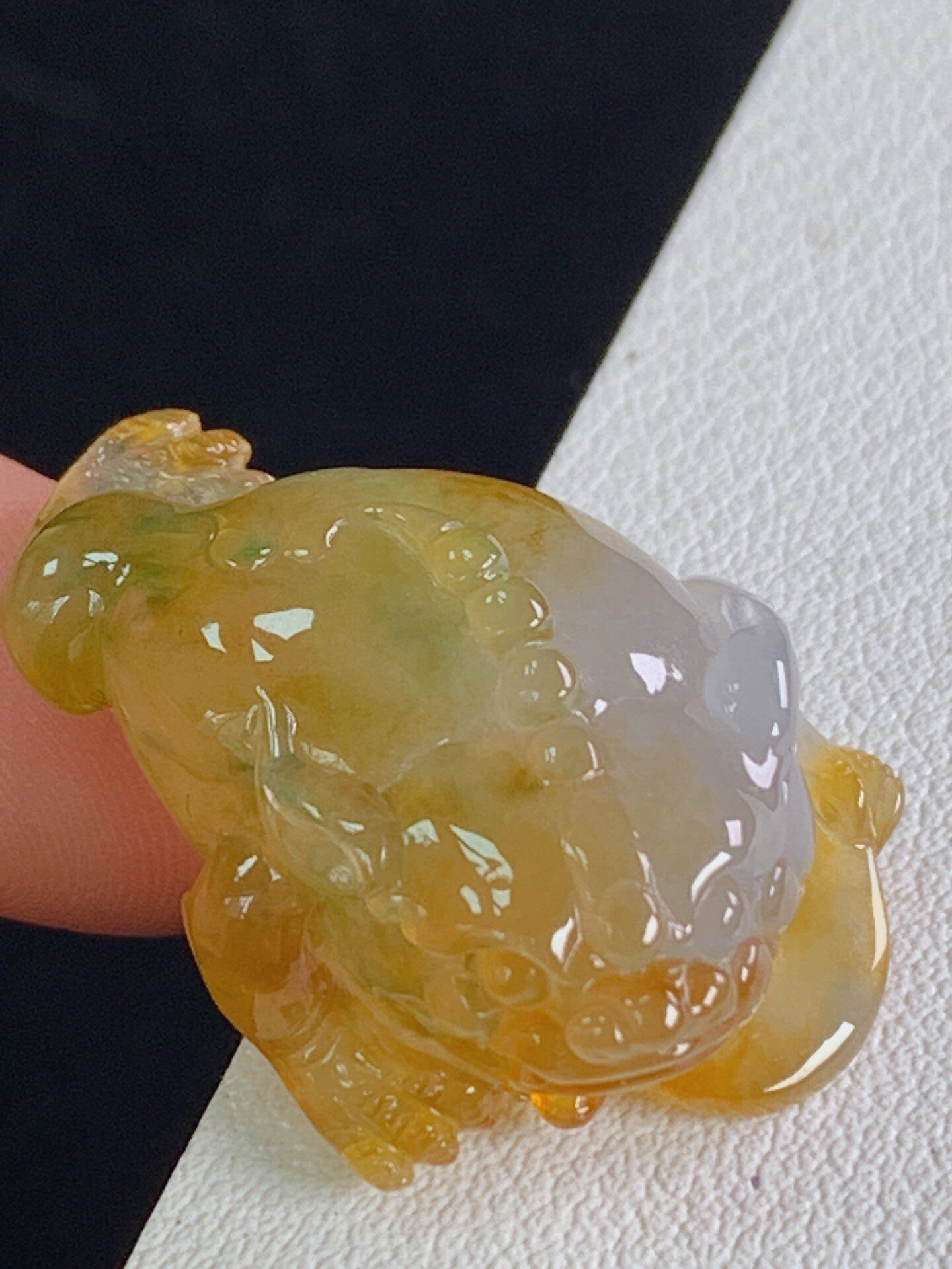 结缘价:3880 冰黄三脚金蟾 颜色漂亮  尺寸:28.6-20.0-9.7mm