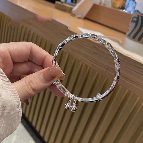 女925银简约扭纹铃铛手镯