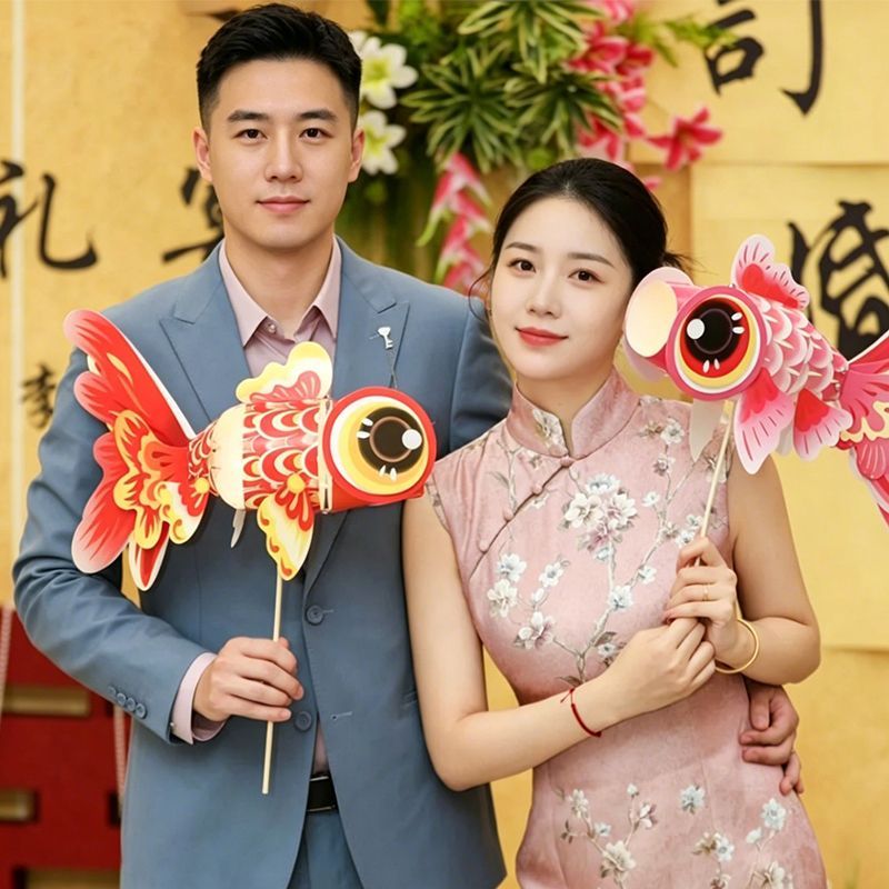 结婚拍照道具金鱼锦鲤灯新娘伴娘晨袍手持鱼灯笼创意婚礼接亲用品