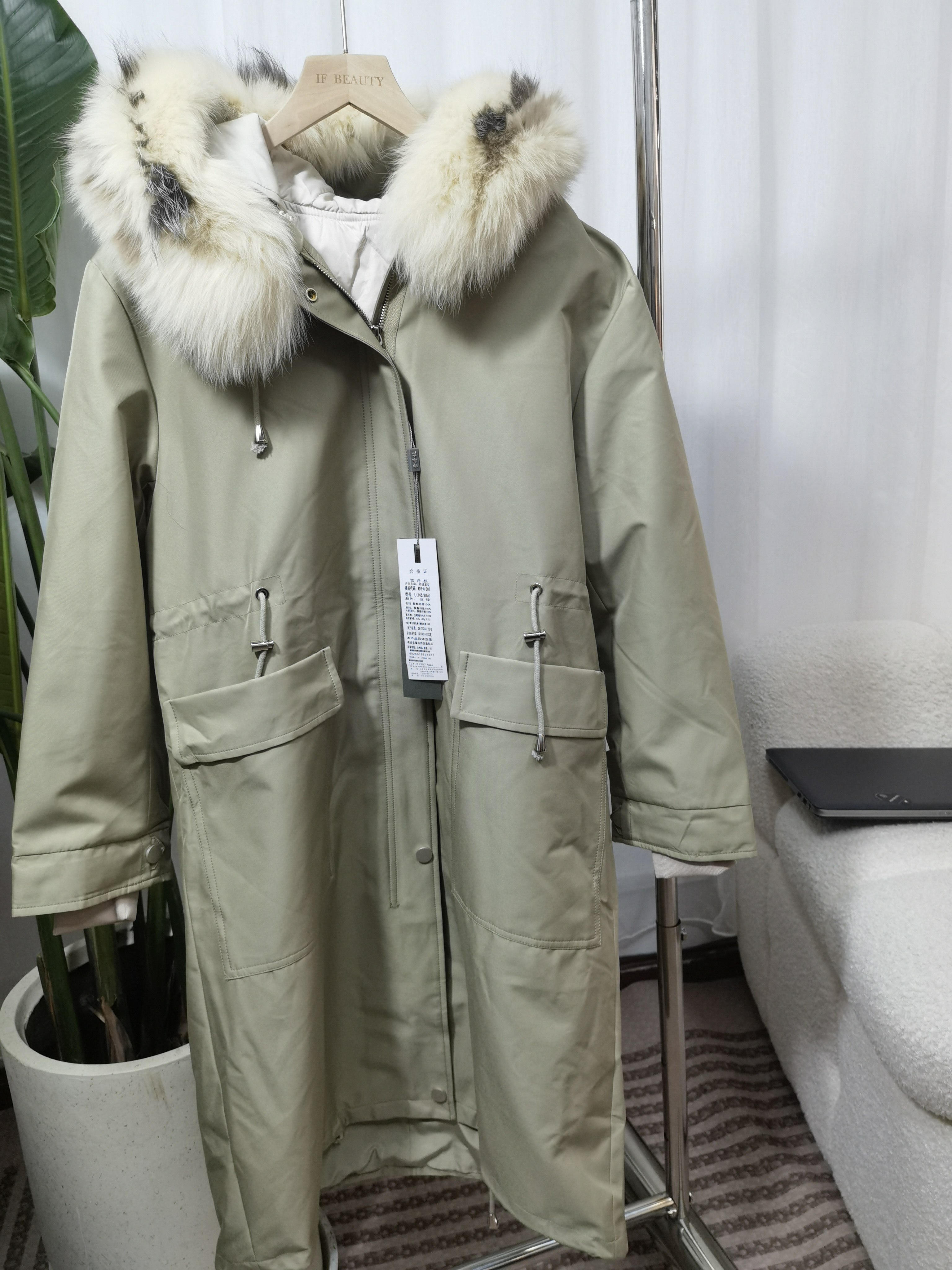 雪丹枝派克羽绒服