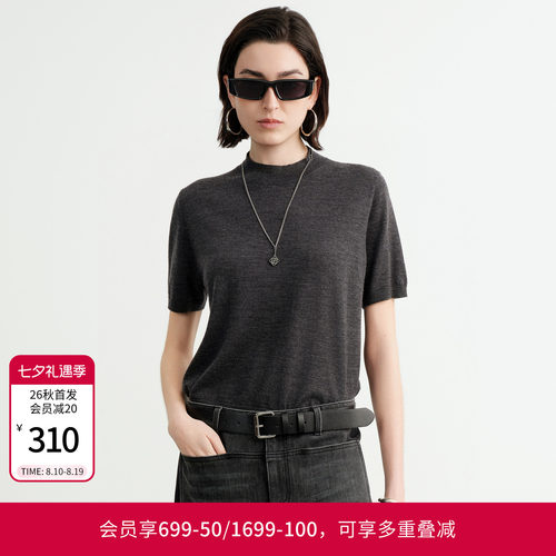 橄榄绿毛织套头衫