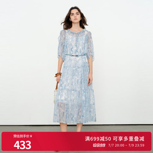 蓝色两件套连衣裙