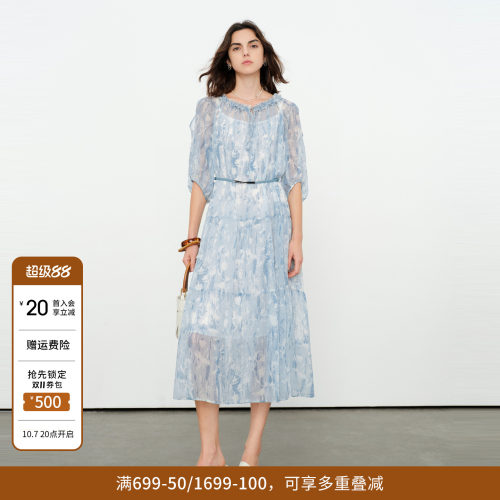 蓝色两件套连衣裙