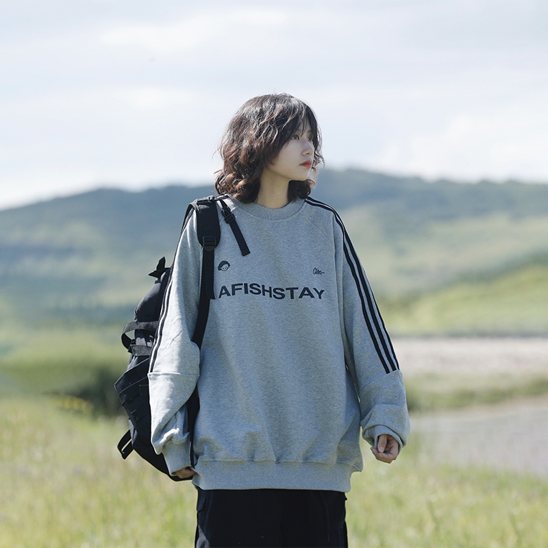 三条杠阿于呆复古套头卫衣