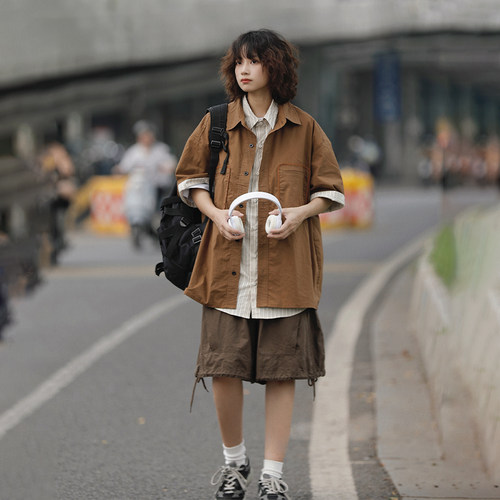 阿于呆尖领短袖日系复古多口袋