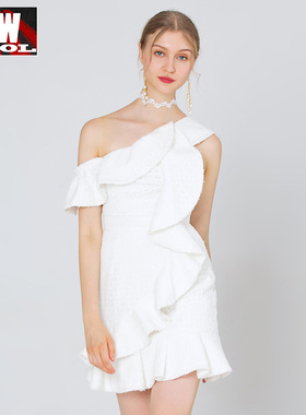 欧洲站2022新款秋冬厚重白色礼服连衣裙水溶性斜肩荷叶边欧货潮女