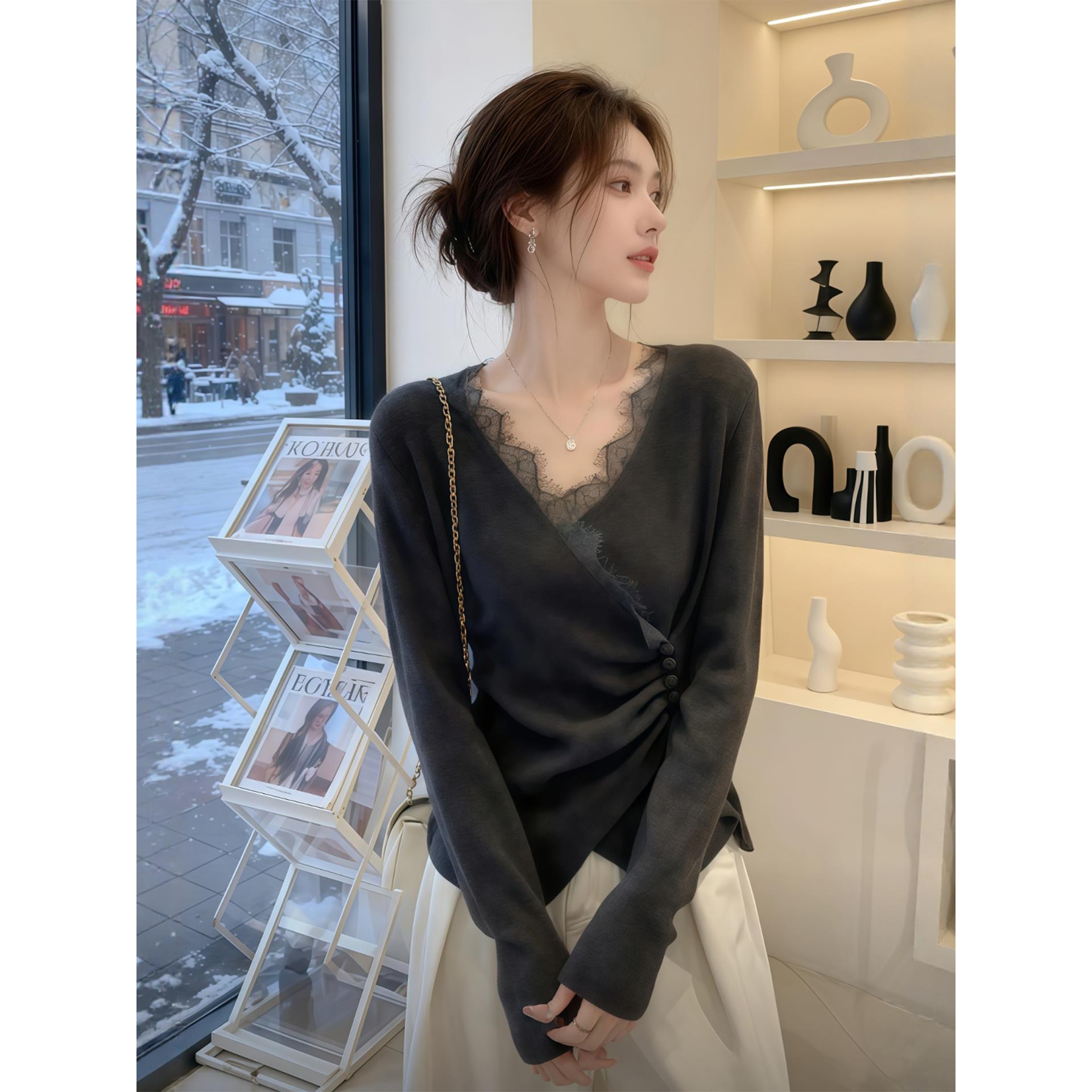 蕾丝边拼接修身打底针织衫