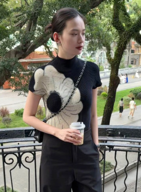 撞色黑白大花朵短袖T恤