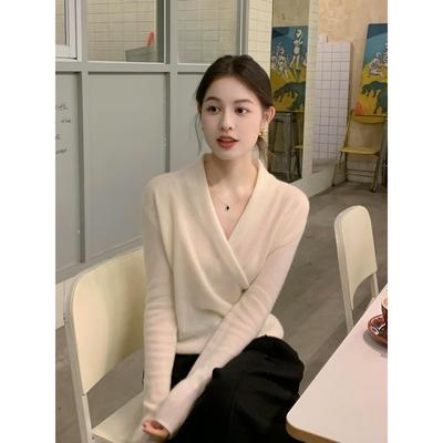 法式白色交叉V领针织上衣