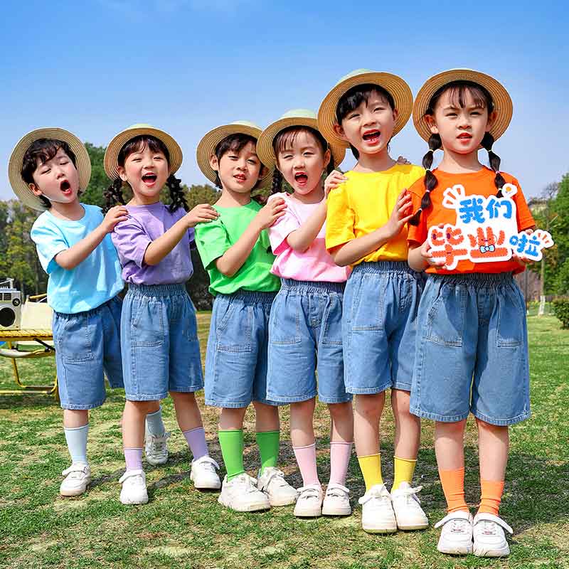幼儿园毕业照舞蹈合唱服