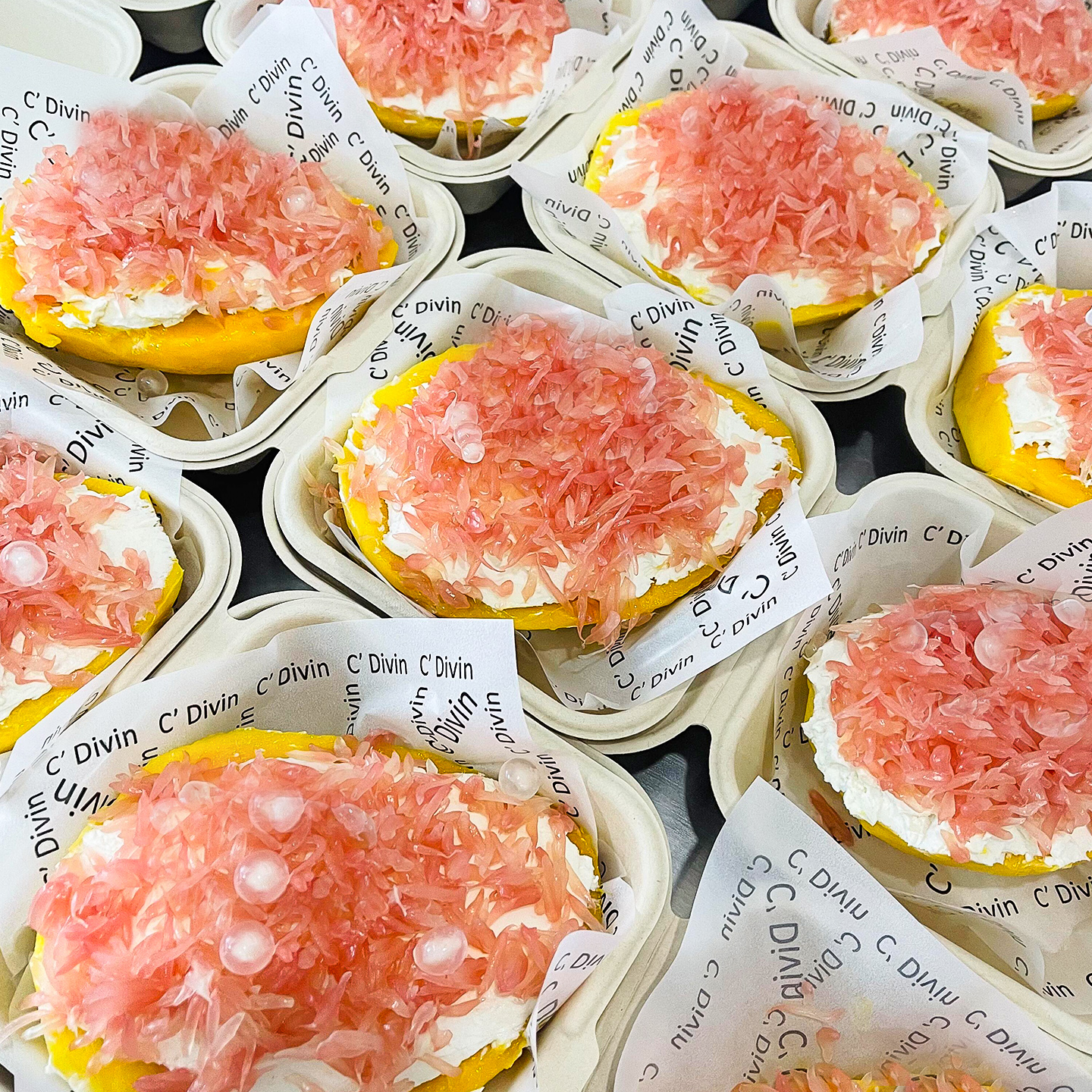 芒果船固体杨枝甘露包装盒一次性干噎冷萃酸奶水果夹甜品打包盒子