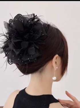 黑色满天星蓬松羽毛抓夹女2025新款发夹后脑勺高级感鲨鱼夹子头饰