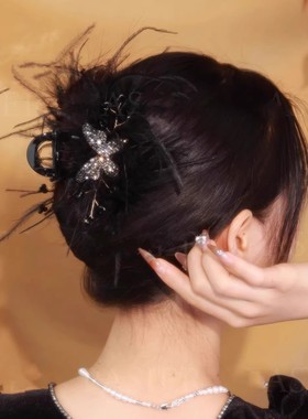 黑色蝴蝶羽毛抓夹女2025新款后脑勺盘发夹子精致鲨鱼夹显发量头饰