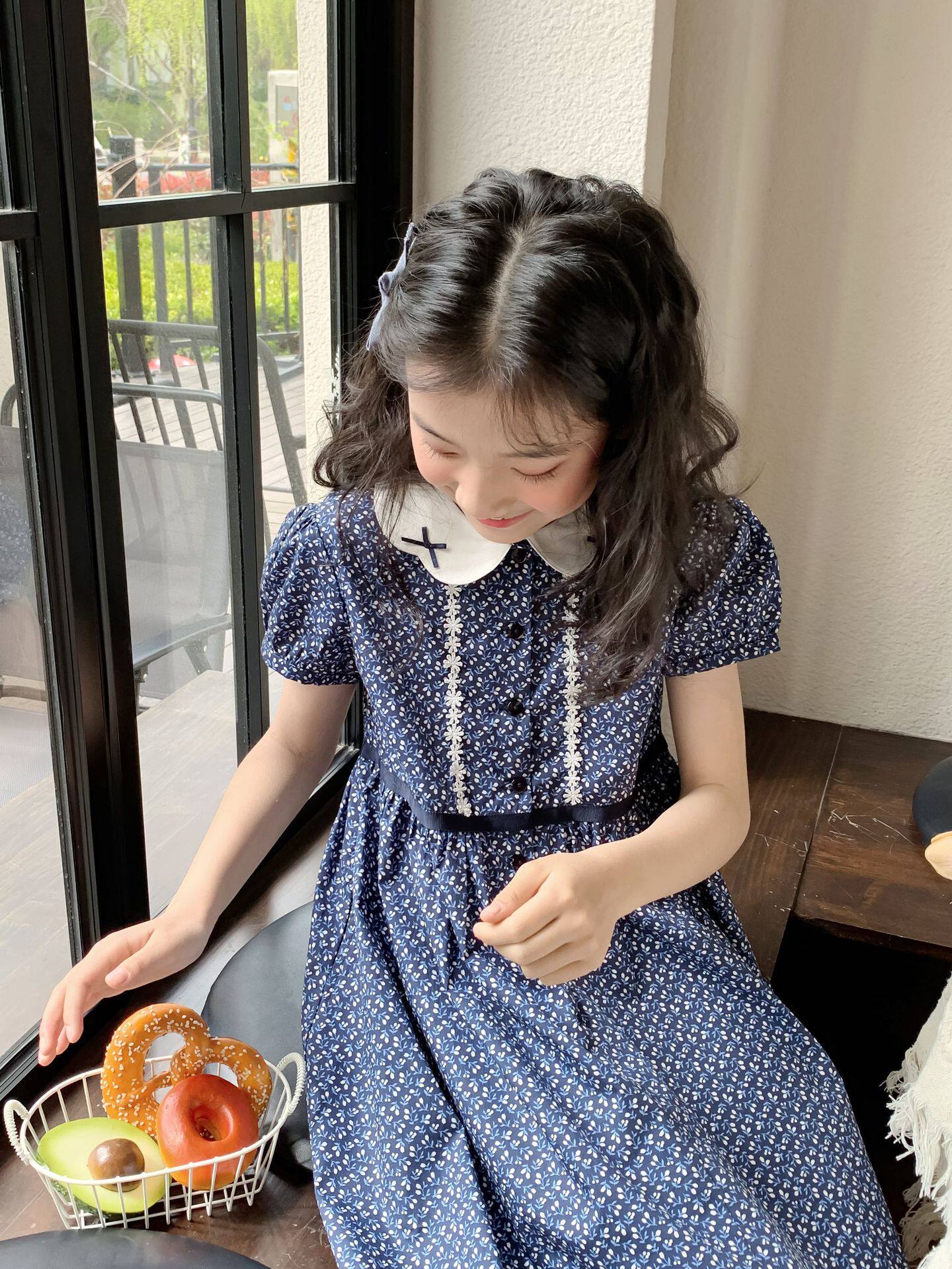 春夏女童皇室学院风棉质藏青碎花蝴蝶结气质花边翻领短袖连衣裙