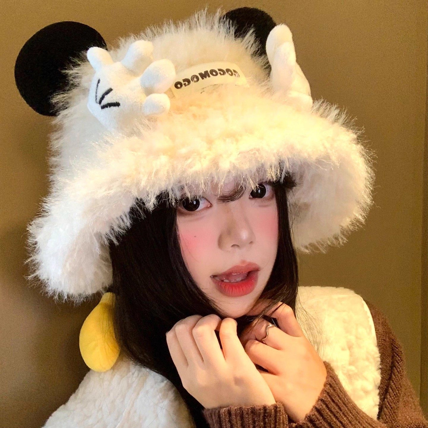 可爱米奇小手玩偶毛绒渔夫帽女秋冬季甜美显脸小保暖防寒水桶帽子