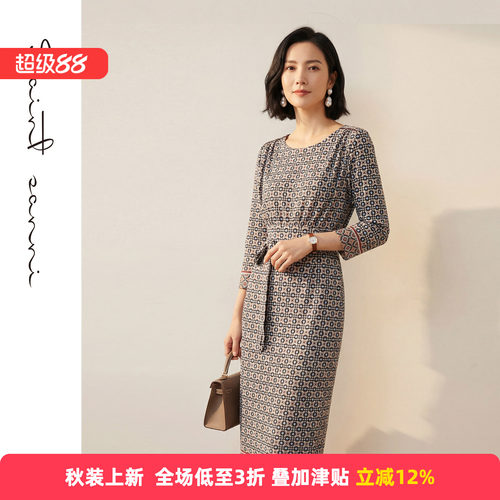 圣轩尼春季通勤印花收腰连衣裙