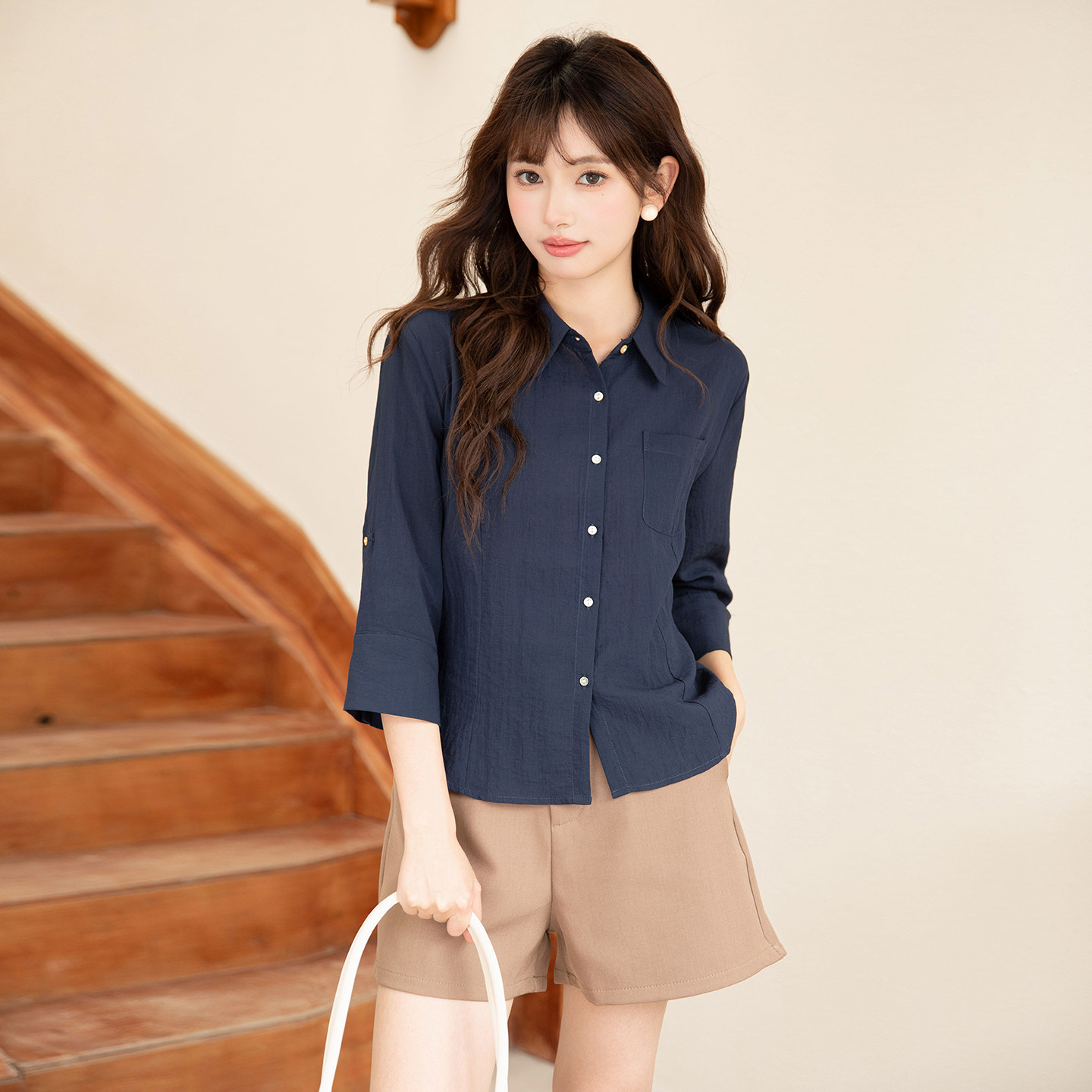 日系松弛感穿搭藏蓝色五分袖衬衫