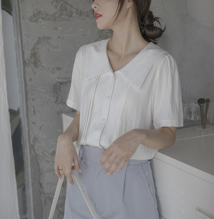 白色衬衫女设计感小众夏季薄款V领衬衣复古法式短袖上衣
