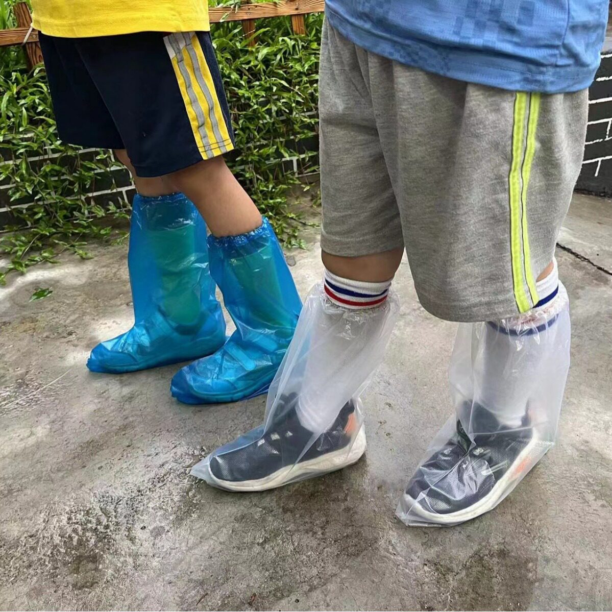 一次性儿童雨鞋套男女童下雨天防水防沙防滑宝宝学生幼儿园防雨靴图片