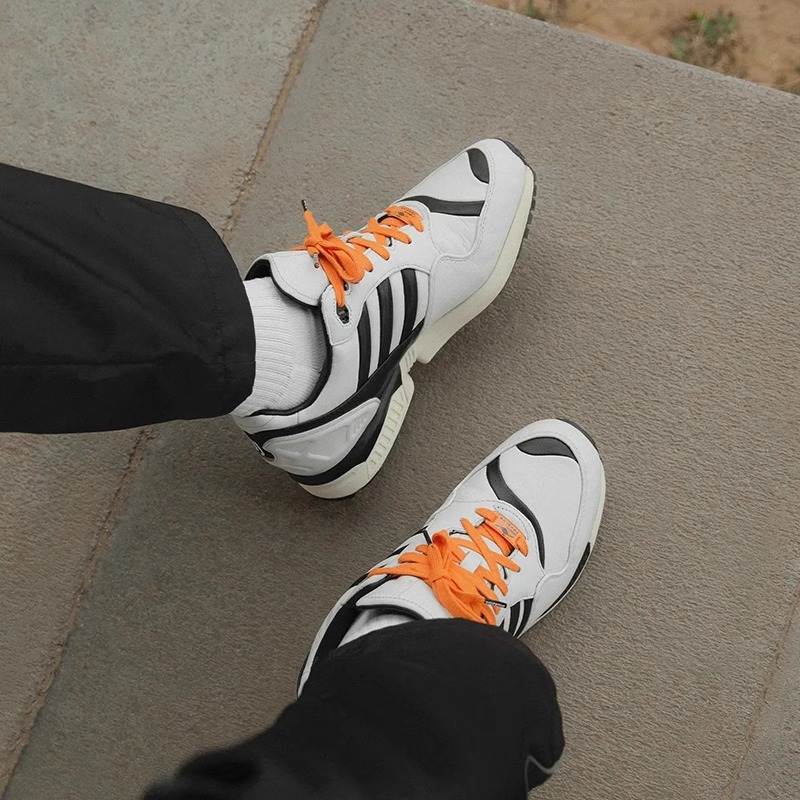 adidas阿迪达斯尤文图斯联名跑鞋