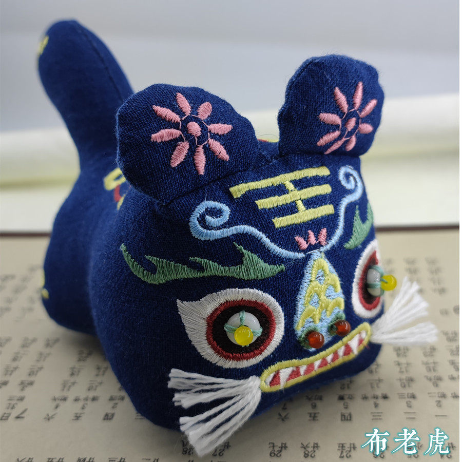 传统南通特产手工蓝印花布绣花民间布老虎新年礼物新生儿创意礼物