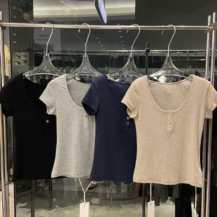 2026春夏新款 极简风正肩短袖T恤女百搭显瘦修身U领纽扣装饰上衣