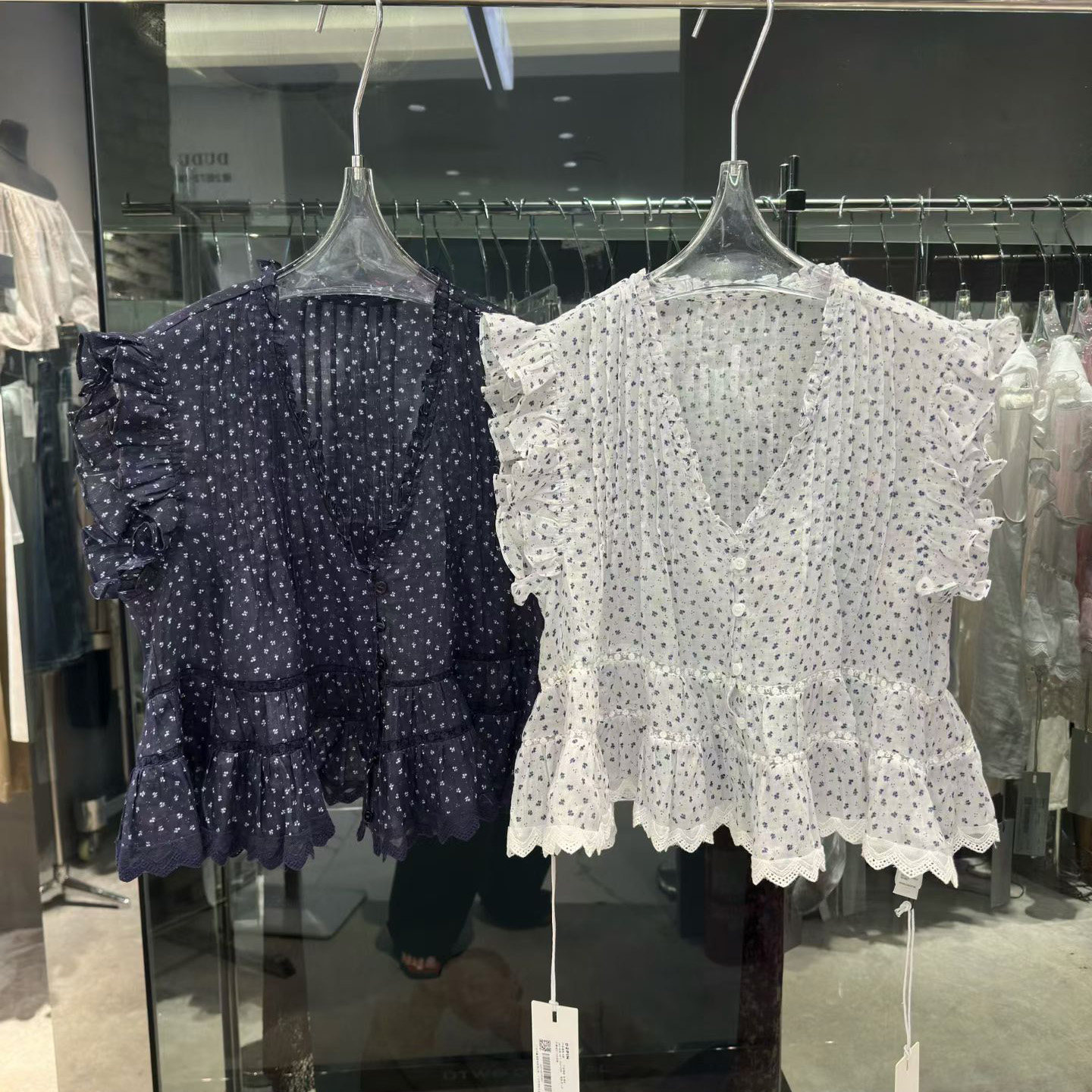 2026夏季新韩版波点泡泡袖衬衫女飞飞袖宽松显瘦娃娃领蕾丝上衣