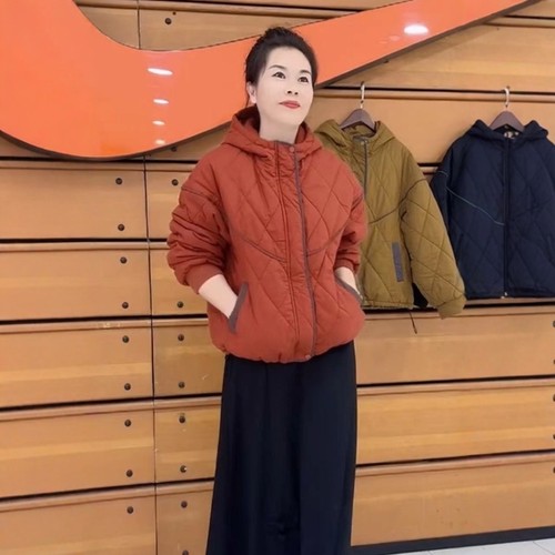 中年妈妈冬季新款棉服宽松遮肚时尚百搭休闲拉链连帽加厚保暖外套