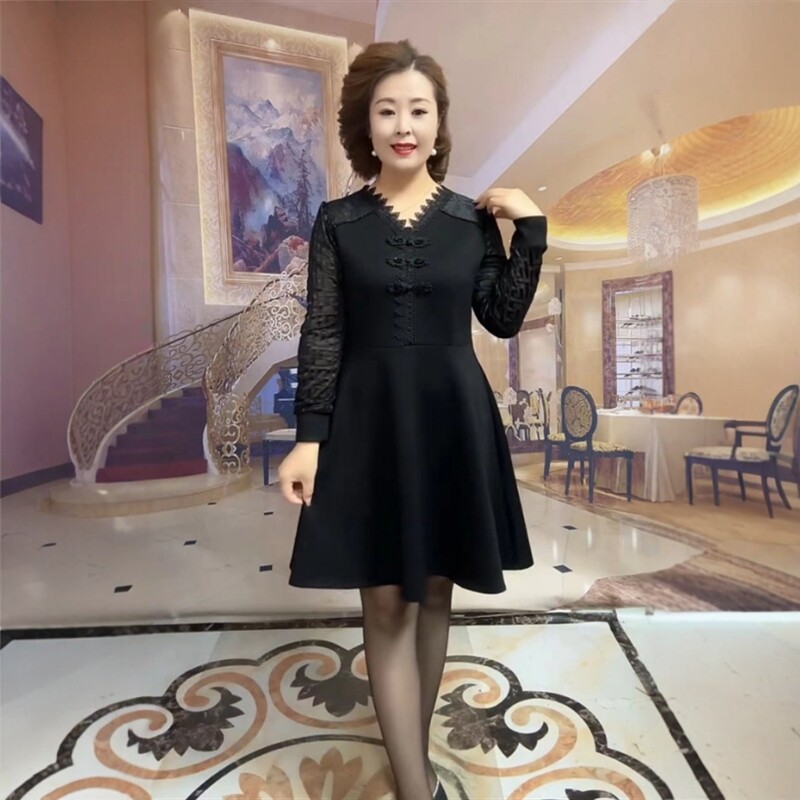 盘扣刺绣蕾丝提花袖连衣裙宽松遮肚显瘦时尚气质百搭中长款打底裙