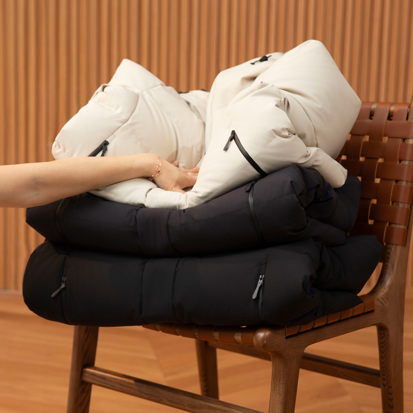 99白鹅绒高充绒量五防超厚羽绒服