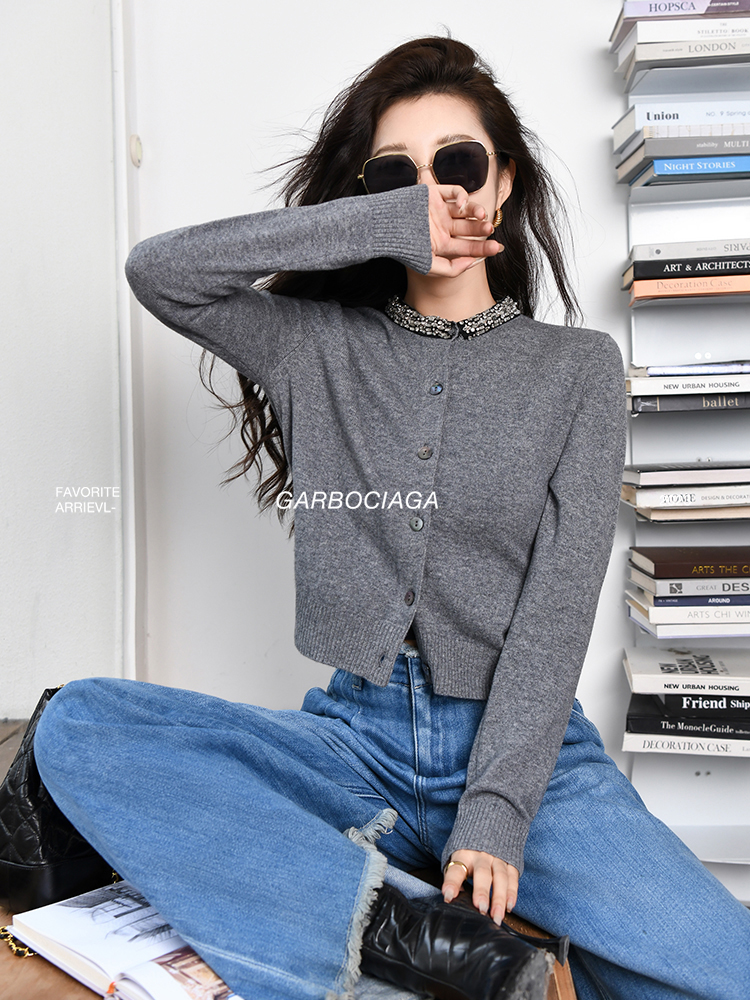 龙喜儿羊毛克重：255g贝母扣开衫