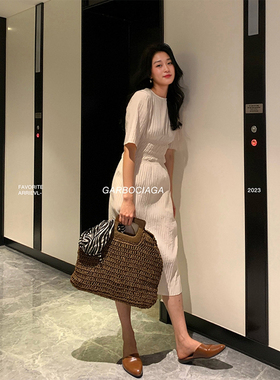 Garbociaga龙喜儿 凸显美臀 纸片A字压皱收腰显瘦透气连衣裙 166T