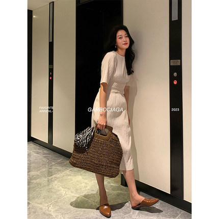 Garbociaga龙喜儿 凸显美臀 纸片A字压皱收腰显瘦透气连衣裙 166T