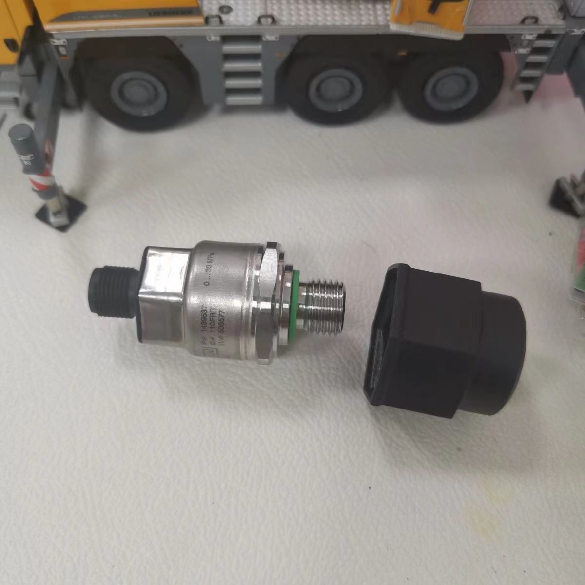 徐工吊车配件大全XCT12L5XCT8吨变幅压力油压传感器WIKA