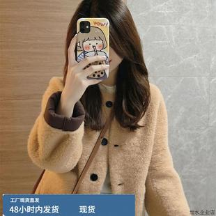 巨好看的初冬杏色小个子短款皮毛一体摇粒绒加厚羊羔毛外套女冬季