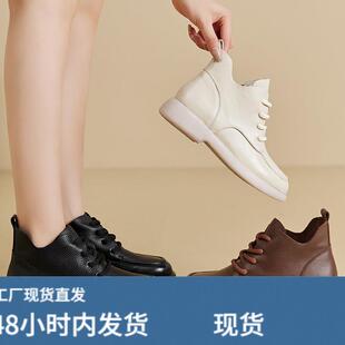 马丁靴女短款2024新款秋冬季平底久站不累妈妈鞋子大码软底短靴女