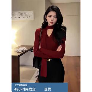 红色v领围脖飘带长袖T恤女秋冬洋气时髦设计感打底衫巨好看的上衣