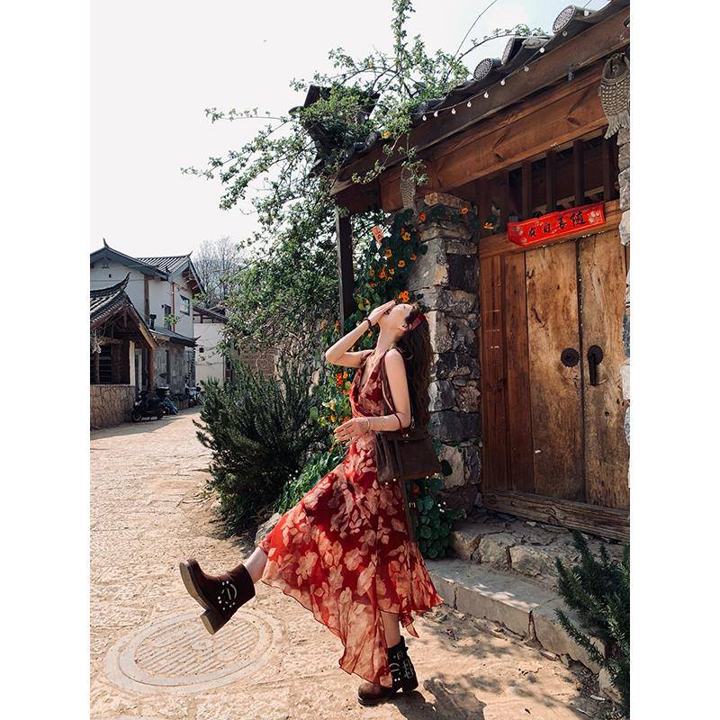 小君君布兰妮 夏日热恋/巨显白复古红不规则碎花裙女夏印花连衣裙