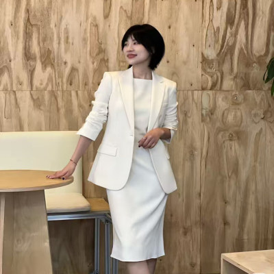 TH秋冬通勤新款三醋脂绲纺一粒扣单排西服外套J0709113