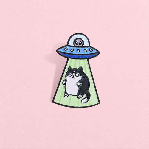 26UFO 外星人绑架猫咪胸针 搞怪科幻风珐琅别针 小众趣味金属徽章