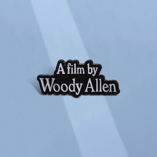 伍迪·艾伦的电影胸针英文字母金属徽章勋章挂件设计感小众配饰