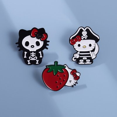 骷髅骨架草莓猫咪胸针金属徽章