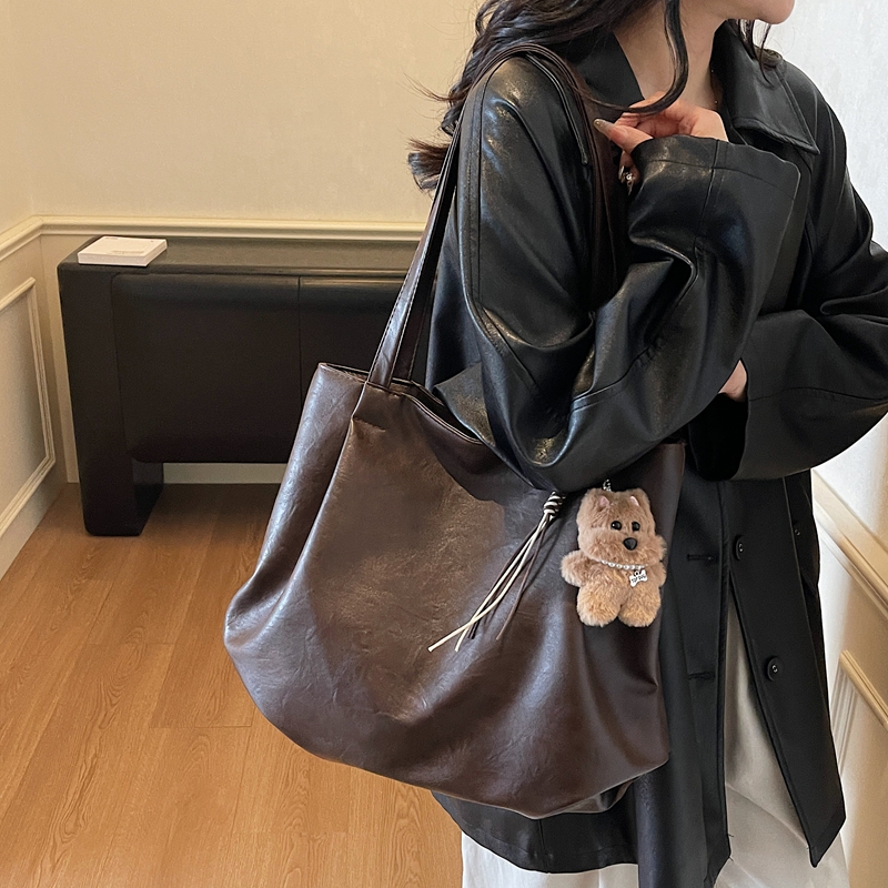 秋冬复古托特包女上班大容量通勤包2025新款软皮质感单肩包腋下包