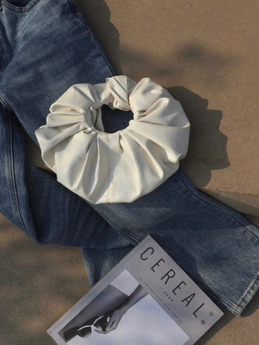 ANTI定制mini牛角手拿褶皱包