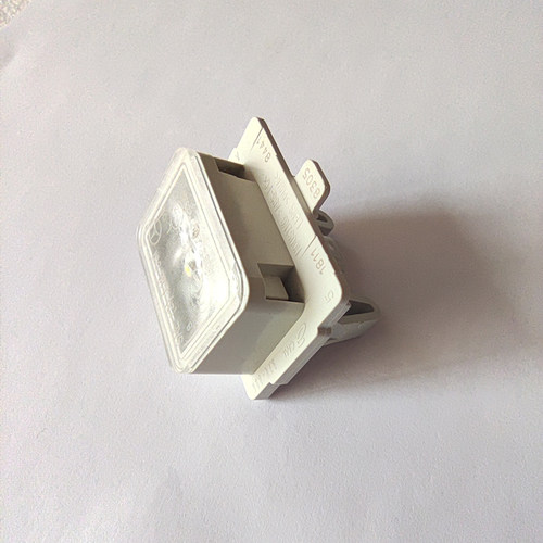 适配glc260e260c200牌照灯