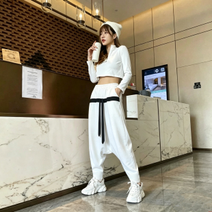允格2026原创秋冬新款蝴蝶结吊裆裤女宽松低档裤系带垮裤女士长裤