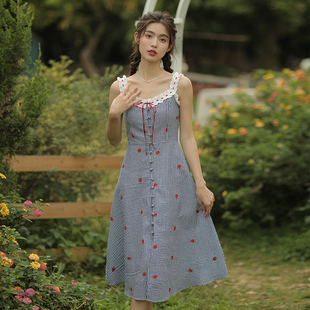 奈良港味复古chic裙子蕾丝吊带裙2025新款茶歇法式连衣裙V领复古